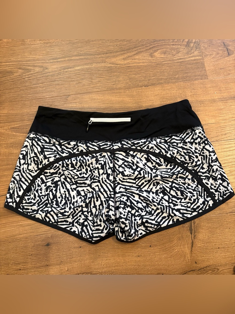 Lululemon Run Times Short 4” Mid Rise - Picture 2 of 5
